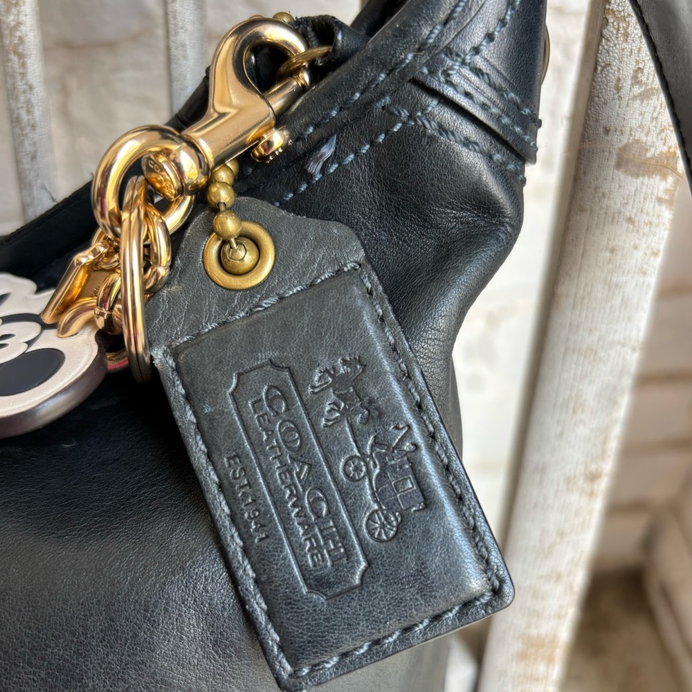 Deep Navy Coach 11422 Bleeker Tattersall bucket Leather Y2K w/ Disney’s bag tag - Picture 2 of 9